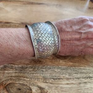 Elegant Sarda Silver Cuff Bracelet